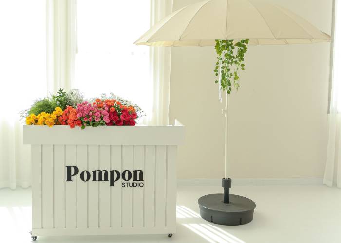 Beautiful floral arrangement showcase by Pompon Studio